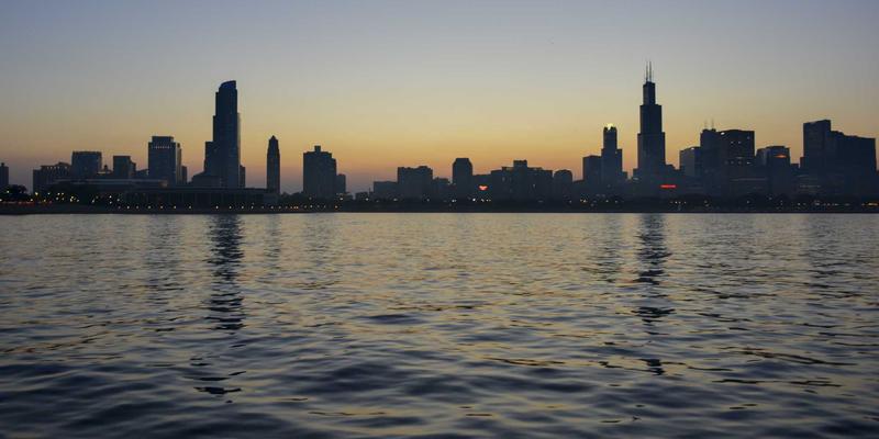 Sara Mangford:在传统画布上编织暗黑诗意的艺术探索者