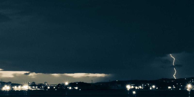 Sara Mangford:数字艺术与插画创作中的诗意叙事者