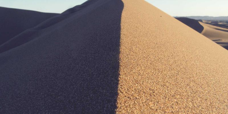 Sara Mangford的创意复苏方法：融合传统艺术与数字艺术，突破创作瓶颈的实用指南