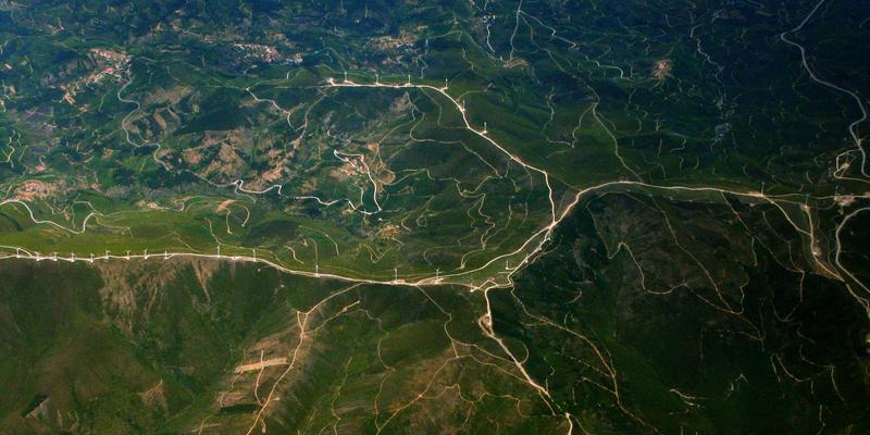 Sara Mangford的客户关系艺术：如何将暗黑主题艺术的一次性委托转化为长期合作伙伴