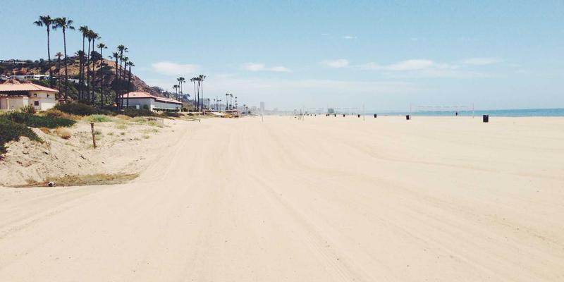 Sara Mangford的艺术设计：如何运用暗黑主题作品集讲述品牌故事并深化情感连接