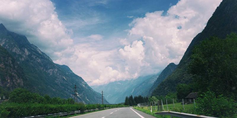 传统艺术的暗黑转译：解读Sara Mangford插画中的女性身份与性别议题