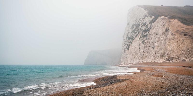 解密Sara Mangford的混合媒介技法：如何构建惊艳的illustration与digital art作品集